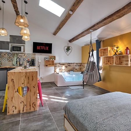 Place Carnot - Studio Tout Equipe Avec Jacuzzi Proche Toutes Commodites Carcassonne Exterior foto