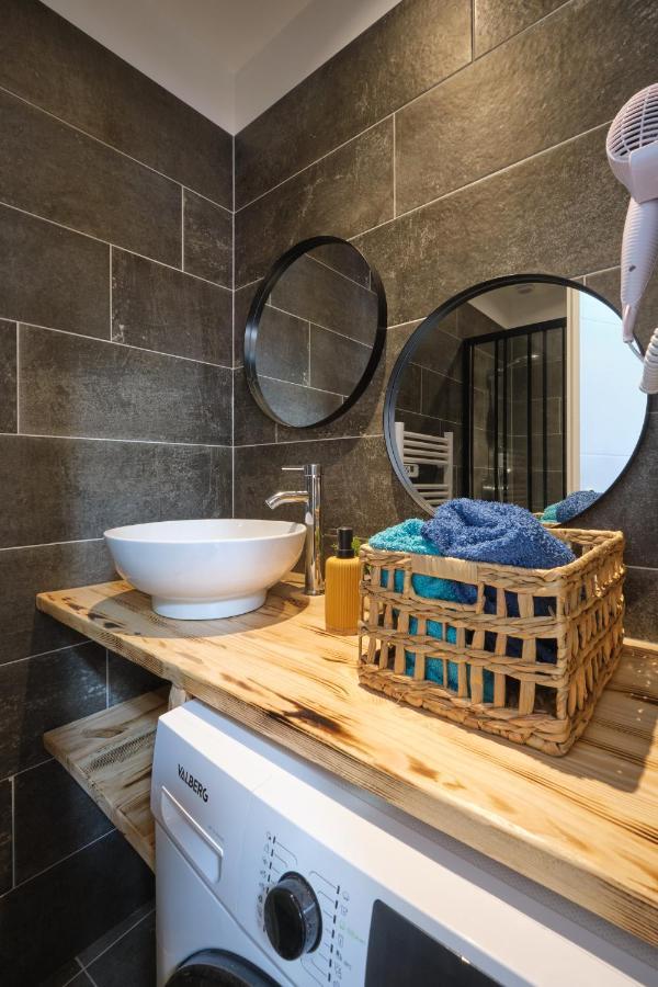 Place Carnot - Studio Tout Equipe Avec Jacuzzi Proche Toutes Commodites Carcassonne Exterior foto