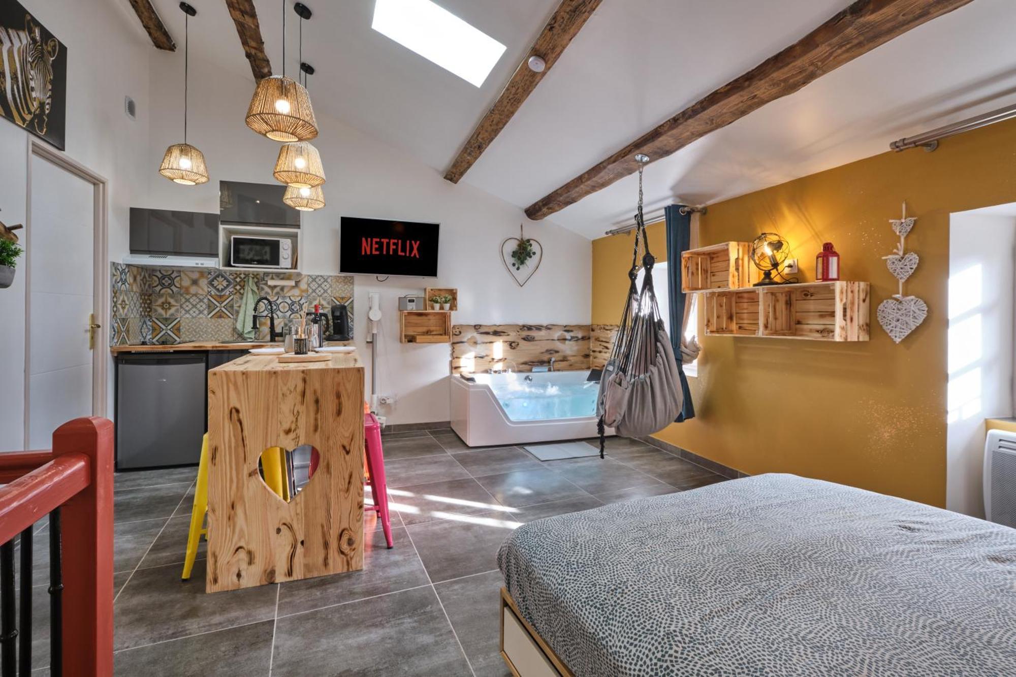 Place Carnot - Studio Tout Equipe Avec Jacuzzi Proche Toutes Commodites Carcassonne Exterior foto